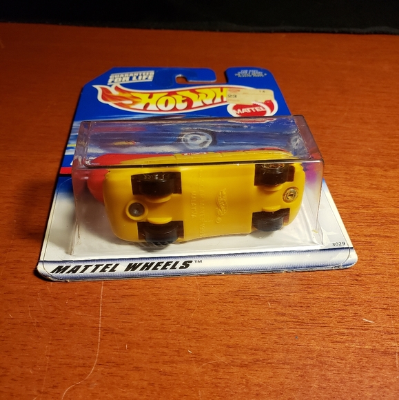 Hot Wheels Ocar Mayer Weinermobile. NEW & Vintage - Picture 4 of 4